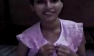 Strastvena mama u svilenoj pidžami zavela je svog porno arab young posvojenog sina i jebala ga