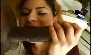 Zrelu crvenokosu kuju Syren De Mer mladić jebeno jebe u čitavom jazu, a arab daddy porno mužjak koristi stražnji utikač i vibrator
