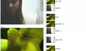 Prsata brineta siše dva penisa u isto vrijeme porn ara