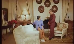 Prsata kurva jebala je svoju nezasitnu djevojku s tv porn arab ružičastim straponom