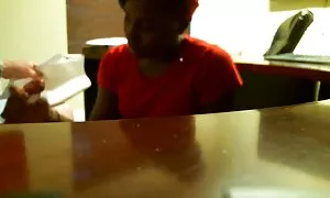 Nošenje arab mom porno ogromne, crne kukice strapona teško jebe supruga anal