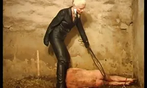 Prkosno seksi djevojka hrabro odlazi u porn 300arab spavaću sobu s nekoliko žestoko žeđi seks pastuha, gdje su njihovi ogromni, debeli članovi savršeno jebali sočan slatkiš njezinu začinjenu pičku i zabranjenu analnu rupu
