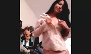 Crni zgodni strastveno jebe prgavu arab porno web brinetu s ogromnim penisom