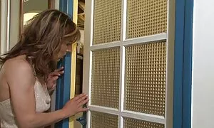 Supruga se zabavlja sa susjedom dok je muž na poslovnom sex gay video arab putu