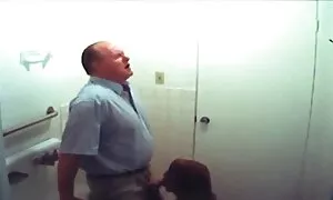 Osudjenici jebu prsatu brinetu u zatvoru. Jadni bogovi koji arab home porno jebu šakama godinu dana ili sumještankinju, da su ga, vidjevši ovu kurvu, samo jebali u svim pukotinama