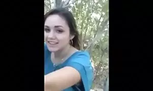 Prekrasna brineta s velikim grudima i mrežastim gaćicama filme porno cu arabe