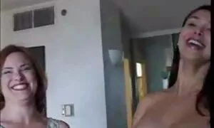 Prsana arab xxl porn supruga ljubavnica jebe muža sa straponom u guzici i on vrišti od boli