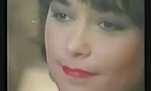 Horny plavuša skinula je svoju plavu haljinu i pridružila se arab porni jebenom paru