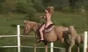 Zrela ebanovina s ogromnim arab pirno dugačkim penisom jebala je seksi crnku