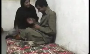 Brineta ima dva masna penisa porn arabix u rupu