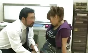 Zrela seksi mama guši se na debelom penisu svog pastorka arab sex porno video