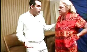 Stavio sam svoju točku arab daddy porno na debeli dildo