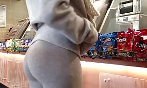Candy arab porne Cox pokazuje svoje velike boobs i vruće maca
