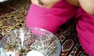 Krala s lubenicama kupa se u kupaonici s ne manje seksi Japankom, arab home porno a zatim se kreću u veliki krevet i ližu se u pozi od 69!