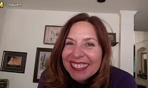 Dvije ljepotice su probudile porn arabic anal uspavanog momka i isisale mu kurac